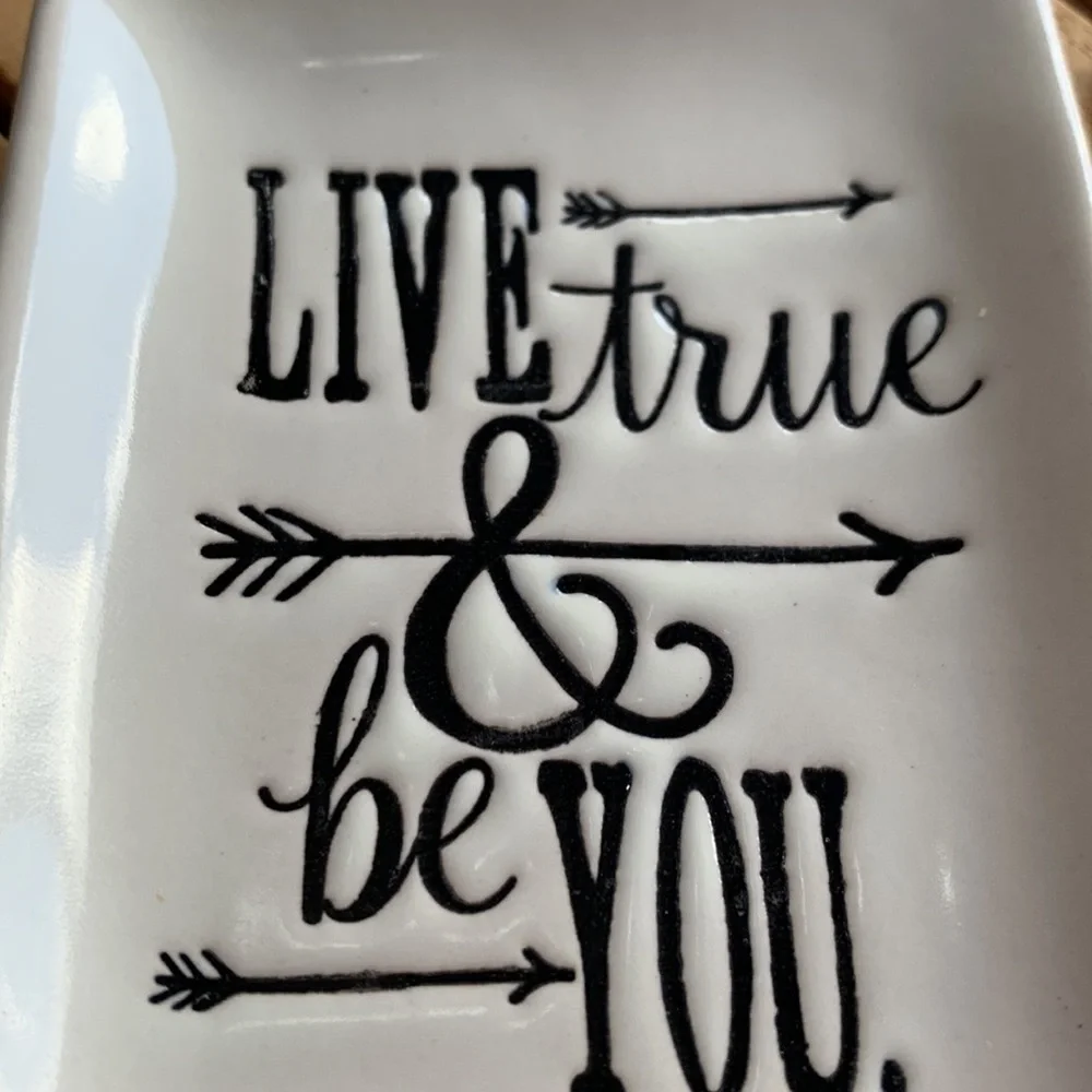 Thirty-one small jewelry tray